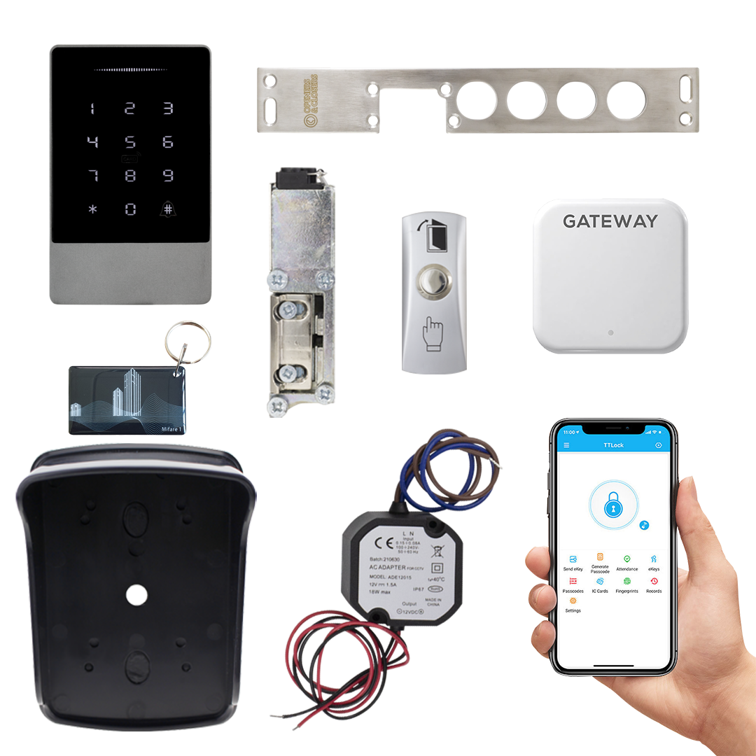 Kit010 - Para uso exterior, Fonte IP67, Controlo de acessos por telemóvel, Trinco/Testa Eléctrica para portas blindadas esquerdas, Espelho de 4 furos incluído, Com botão de saída Interior